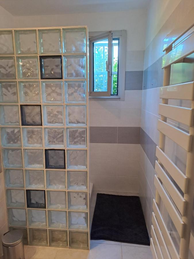 Apartmán T2 A 2Min Du Centre +Parking LʼIsle-sur-la-Sorgue Exteriér fotografie